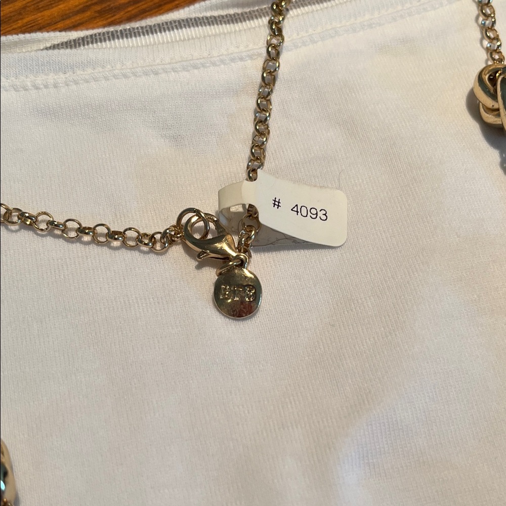 Elegant Gold Knotted Chain and Turquoise Colored Pendant with Tassel Necklace - Picture 5 of 9